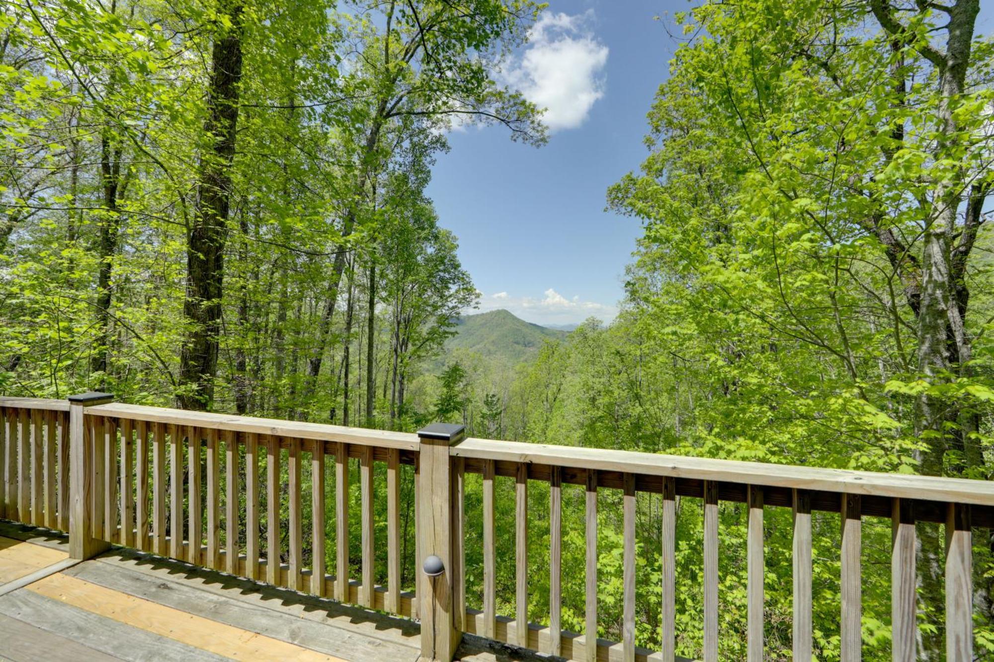 Bryson City Cabin With Hot Tub And Mountain Views! Exterior photo